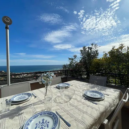 Relax Vista Mare Con A/c, Wi-fi & Free Parking. Apartment